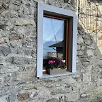 Weinrose - Natura Monti Tatil Evi Montemezzo